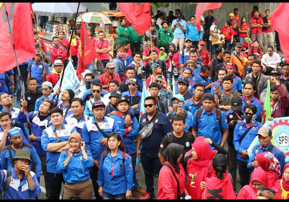 BURUH JABAR TERUS  MELAWAN